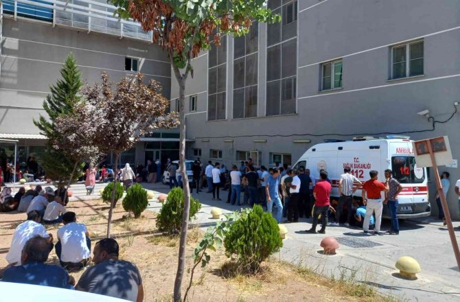 İ̇nşaatta Üzerine Demir Düşen İşçi Hayatını Kaybetti