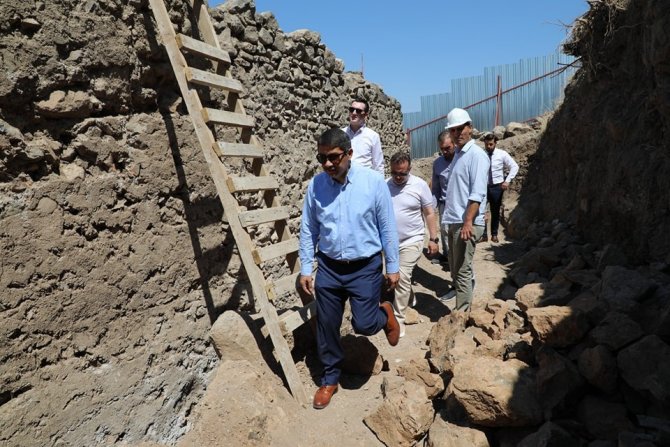 Başkan Çelik Fetih Mescidi Restorasyonunda İncelemelerde Bulundu