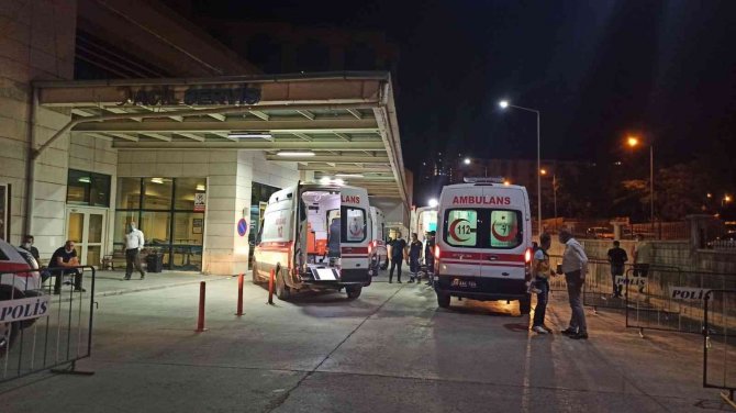 Siirt’te Kamyonet Baraj Gölüne Uçtu: 3’ü Çocuk 7 Yaralı