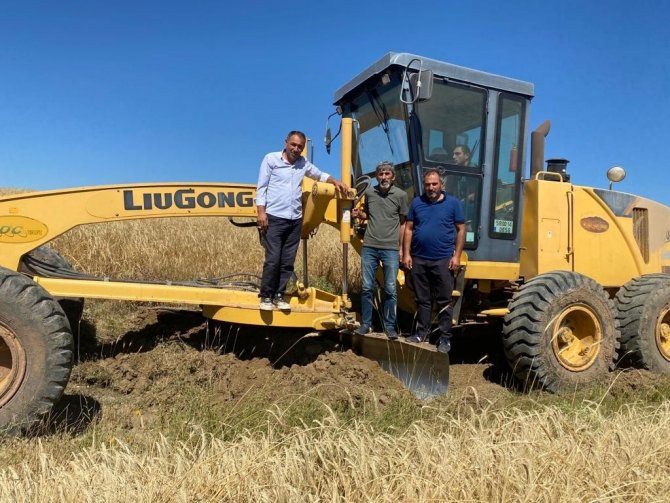 Hasat Döneminde Arazi Yollarında Düzenleme Yapılıyor