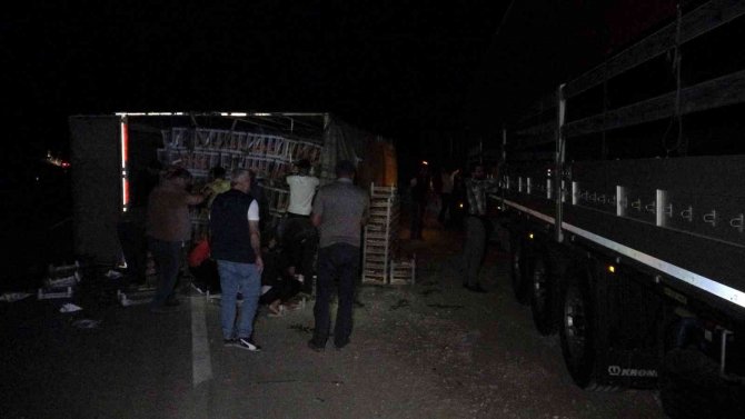 Şeftali Yüklü Kamyon Devrildi:1 Yaralı