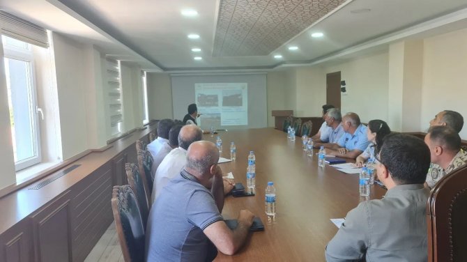 Hozat’ta Orman Yangınlarıyla Mücadele Toplantısı