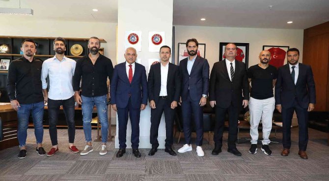 Tpfd Başkanı Saffet Akyüz’den Mehmet Büyükekşi’ye Ziyaret