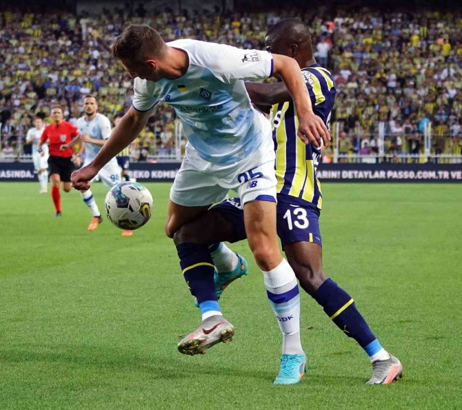 Uefa Şampiyonlar Ligi: Fenerbahçe: 0 - Dinamo Kiev: 0 (İ̇lk Yarı)