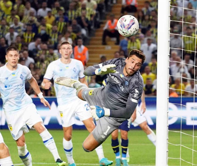 Uefa Şampiyonlar Ligi: Fenerbahçe: 1 - Dinamo Kiev: 2 (Maç Sonucu)