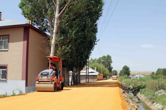 Van Büyükşehir Belediyesinden Erciş’e 22 Kilometrelik Asfalt