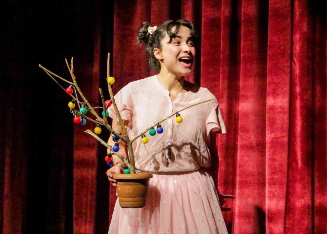 ‘Kayıp Masallar’ Oyununa Büyük İlgi