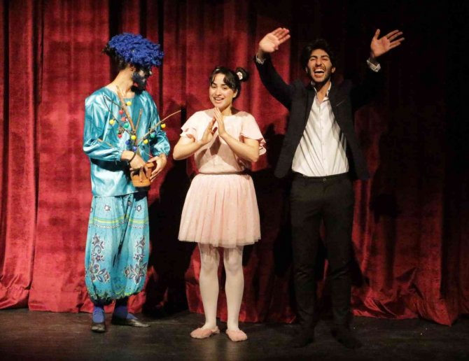 ‘Kayıp Masallar’ Oyununa Büyük İlgi