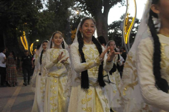 18. Yalova Uluslararası Kafkas Dans Ve Müzik Festivali Kortej Yürüyüşüyle Başladı