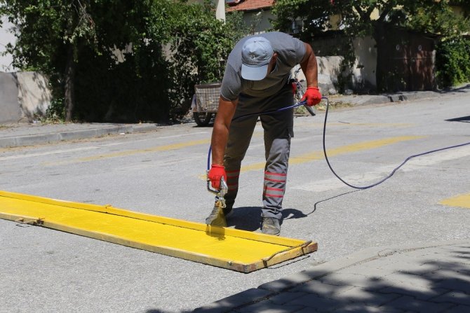 Yaya Geçidi Çizgileri Boyanıyor