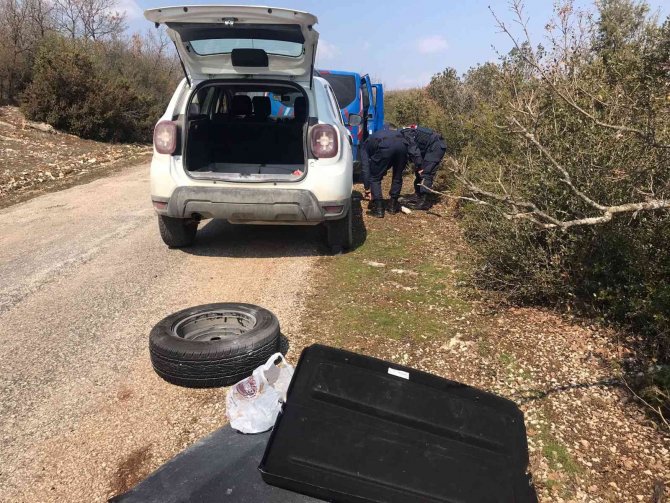 Yolda Kalan Çetinkaya Ailesinin Yardımına Jandarma Koştu