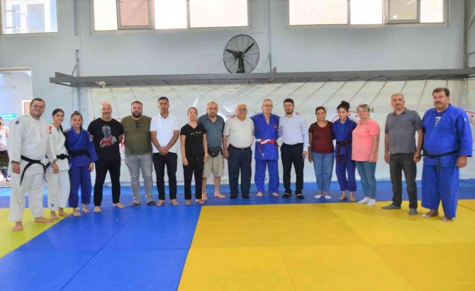 Yunusemre’den Şampiyon Judoculara Tebrik