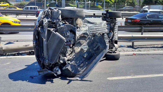 Zeytinburnu’nda Cip Takla Attı: 4 Kişi Hafif Yaralandı