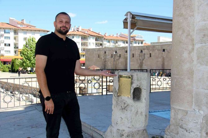 Osmanlı Ahlakını Yansıtan İki Taş, Günümüzde Birçok Kişi Ne Amaçla Kullanıldıklarından Habersiz