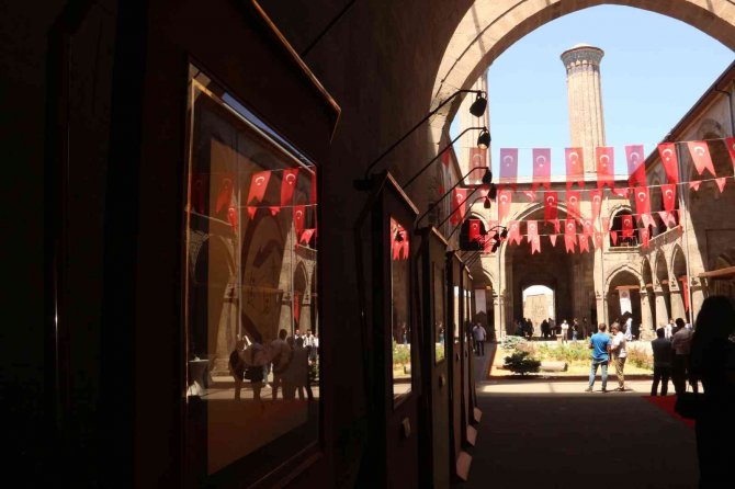 ‘İ̇man Ayetleri Hat Sergisi’ Erzurum’da Sanatseverlerle Buluştu