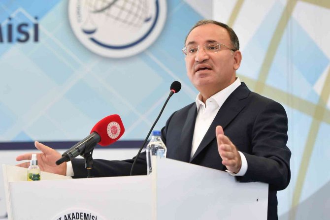 Adalet Bakanı Bozdağ: “Yargıda Yapay Zeka Kullanımı Çalışması Yürütüyoruz”