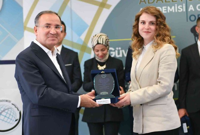 Adalet Bakanı Bozdağ: “Yargıda Yapay Zeka Kullanımı Çalışması Yürütüyoruz”
