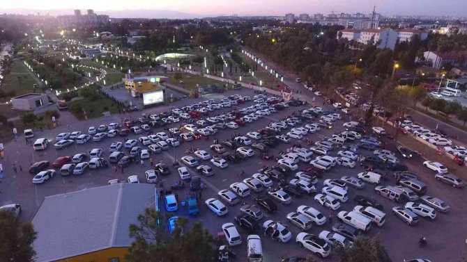 Yüreğir’de "Arabada Sinema Günleri" Başladı