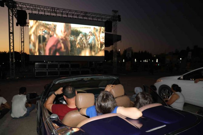 Yüreğir’de "Arabada Sinema Günleri" Başladı