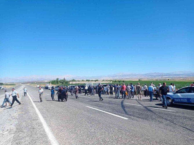Traktörden Düşen Kadın Hayatını Kaybetti