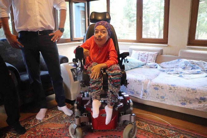 15 Bin Euroluk Akülü Araç Bağışladı, 80 Adet Daha Akülü Araç Sözü Verdi