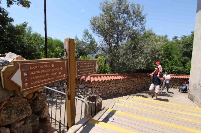 Alanya Kalesi Yönlendirme Levhaları Ve Panolar Yenilendi