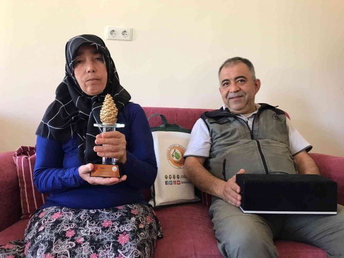 Büyük Manavgat Yangınında Ormancılara Sırtında Erzak Taşıdı, Yıl Dönümünde Çiçeklerle Ziyaret Edildi