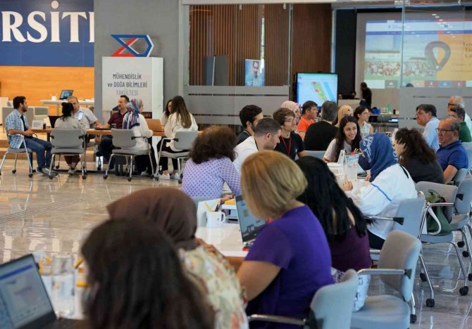 Atlas Üniversitesi Tercih Ve Tanıtım Günleri Devam Ediyor