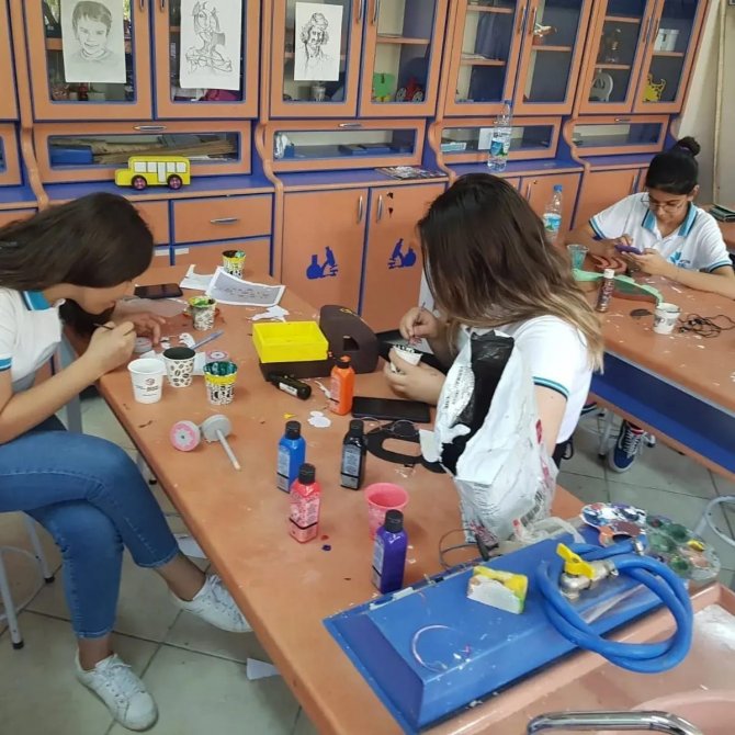 Aydınlı Öğrencilerden Kenyalı Yetim Çocuklara Oyuncak Sürprizi