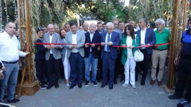 Burhaniye 3. Kitap Fuarı Açıldı