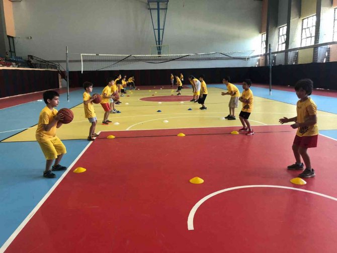 Ücretsiz Spor Okulunda 7 Branşta Eğitim Veriliyor