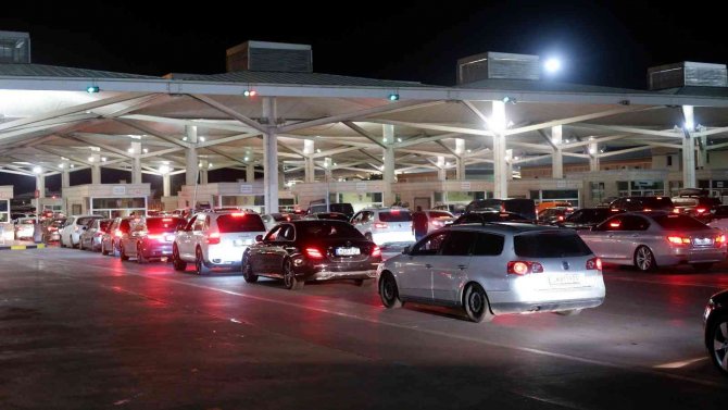 Edirne’ye Akın Eden Bulgarlar, Dönüş Yolunda Kuyruk Oluşturdu