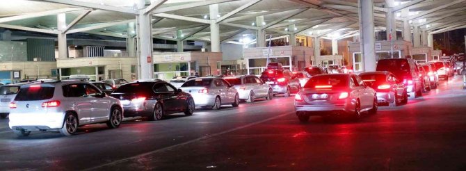 Edirne’ye Akın Eden Bulgarlar, Dönüş Yolunda Kuyruk Oluşturdu