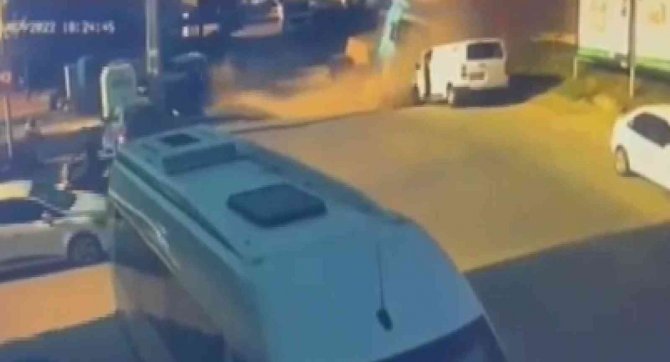 Bursa’da Köprüden Uçan Tır İki Otomobili Ezdi: 1 Ölü, 1 Yaralı