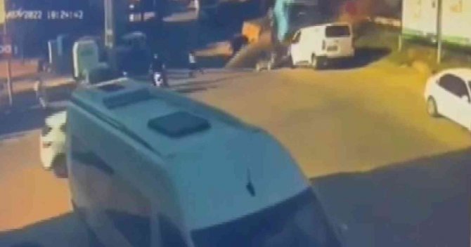 Bursa’da Köprüden Uçan Tır İki Otomobili Ezdi: 1 Ölü, 1 Yaralı