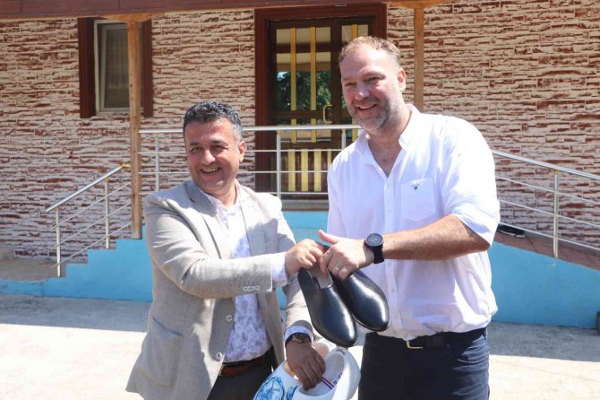 15 Bin Euroluk Akülü Araç Bağışladı, 80 Adet Daha Akülü Araç Sözü Verdi