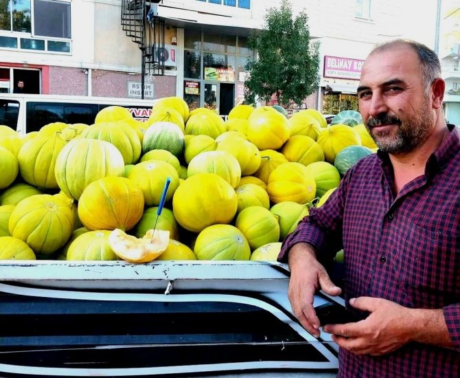 Çorum’un Meşhur ’10 Dilim Kavunu’ Tezgahlarda Yerini Aldı