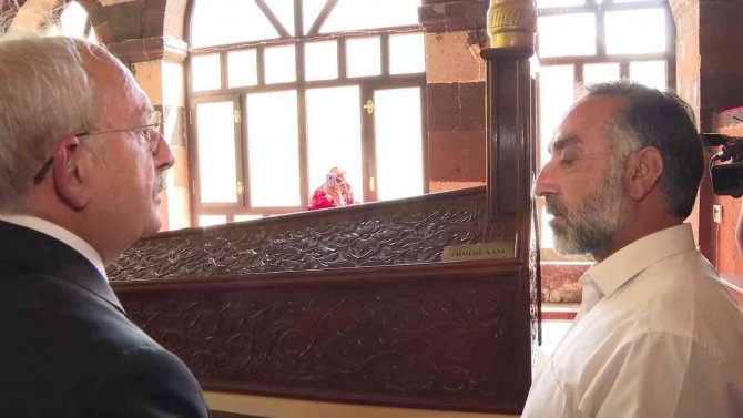 Chp Genel Başkanı Kılıçdaroğlu, Ahmed-i Hani Türbesini Ziyaret Ederek Dua Etti