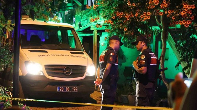Eşi Ve Sevgilisini Öldüren Kocanın Vurduğu Anne De Yaşama Tutunamadı