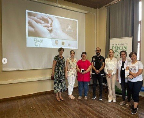 Polis Ekiplerince “En İ̇yi Narkotik Polisi Anne” Sunumu Yapıldı