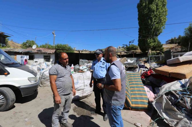 Elazığ’da Yelek Ve Yaka Kartı Olmayan Toplayıcılara Yaptırım Uygulanacak