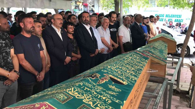 Baba, Oğul Ve Amca Son Yolculuklarına Uğurlandı