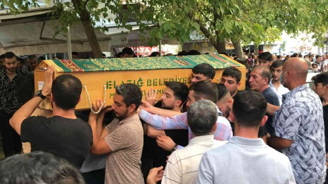 Baba, Oğul Ve Amca Son Yolculuklarına Uğurlandı