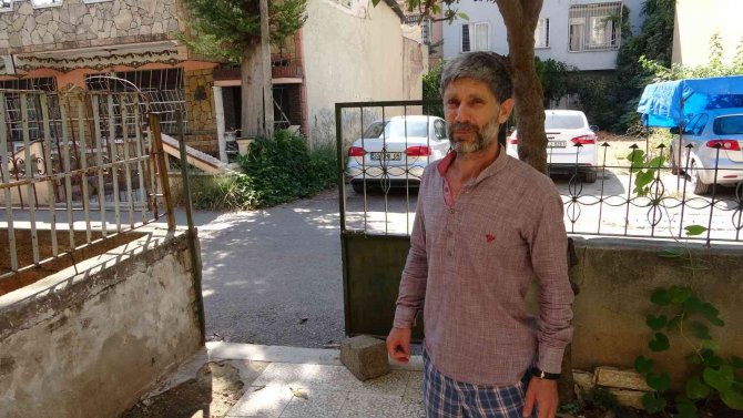 Elini Kolunu Sallayarak Geldi, Kendi Malıymış Gibi Alıp Gitti