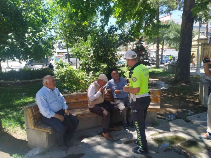 Erzincan’da Trafik Ekipleri Yayaları Bilgilendirdi