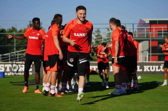 Mustafa Eskihellaç: “Gaziantep Fk’ya Geldiğim İçin Çok Mutluyum”