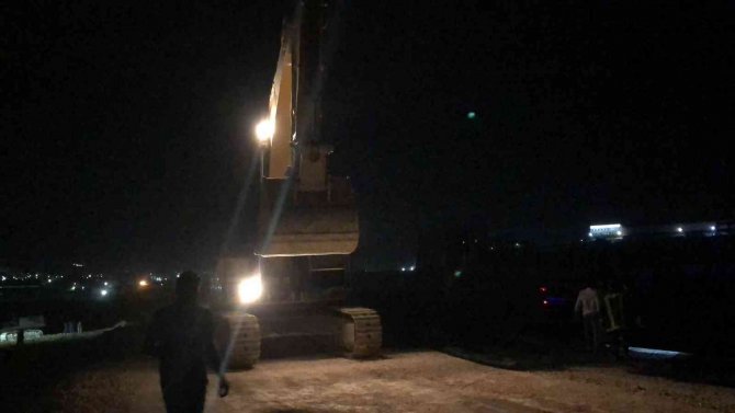 Tag Otoyolu’na Akan Atığın Önünün Kesilmesi İçin Çalışma Başlatıldı