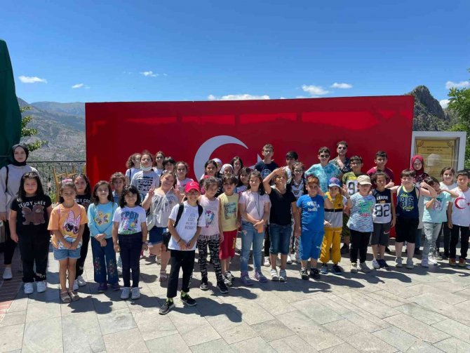 Yaz Tatilinde Eğlenerek Öğreniyorlar