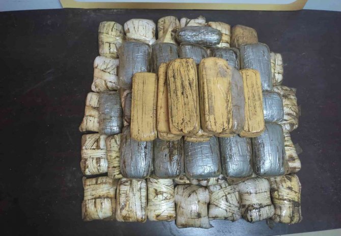 Hatay’da 41 Kilo Metamfetamin İle 6,4 Kilo Eroin Ele Geçirildi