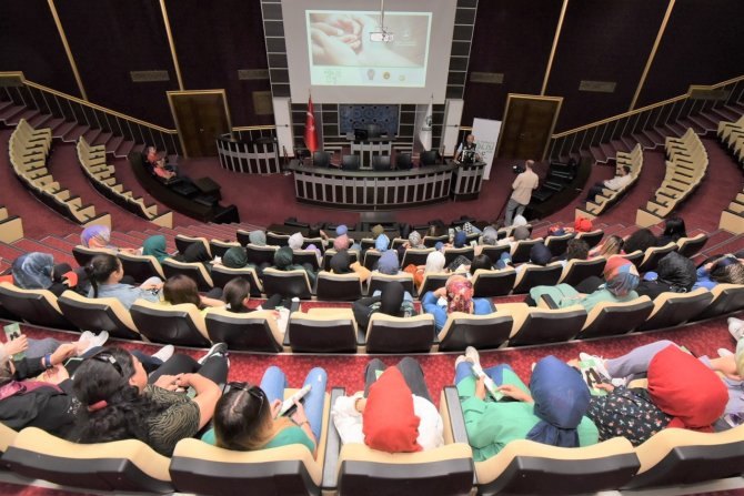 Karatay’da Madde Bağımlılığını Önlemede Annenin Önemi Konuşuldu